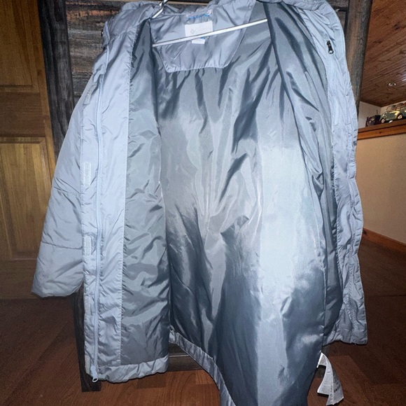 Women’s Columbia Bell Isle long Winter Jacket, fur lined hood, size medium - Picture 14 of 14